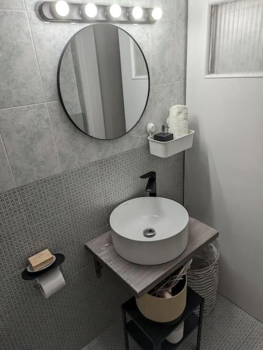Cozy Apartm.Near Metro Ag.Marina Athena Bagian luar foto